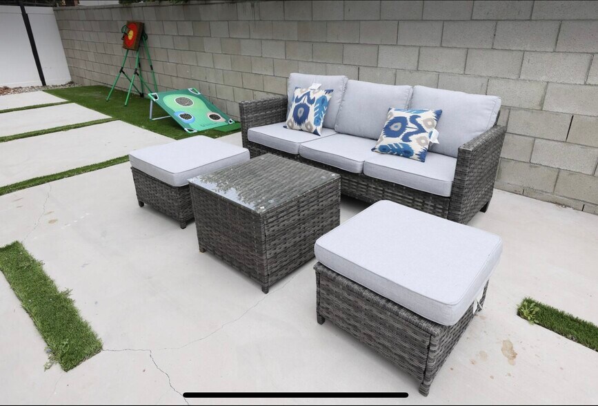 Building Photo - 2806 S Palm Grove Ave