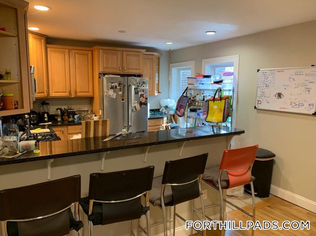 Building Photo - 83 Windsor St