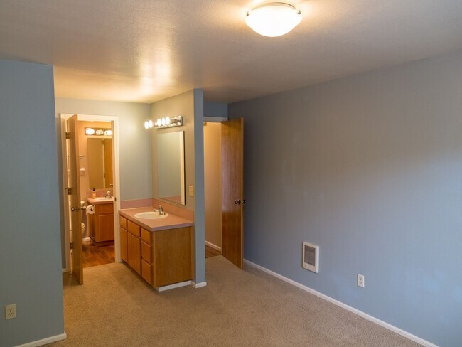 Building Photo - great location, new exterior and interior painting