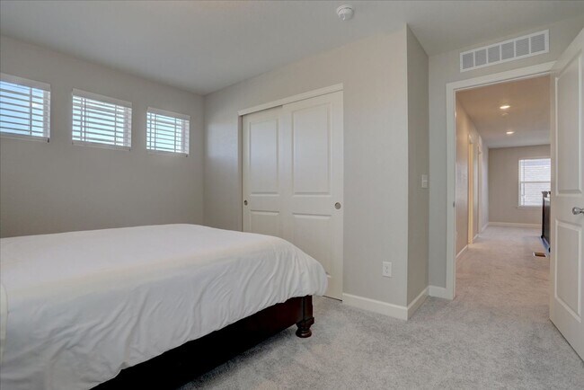 Building Photo - 5-Bed/4-Bath built in 2022!