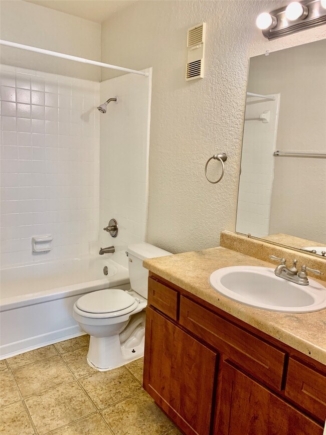 Building Photo - 8100 Creekbend Dr