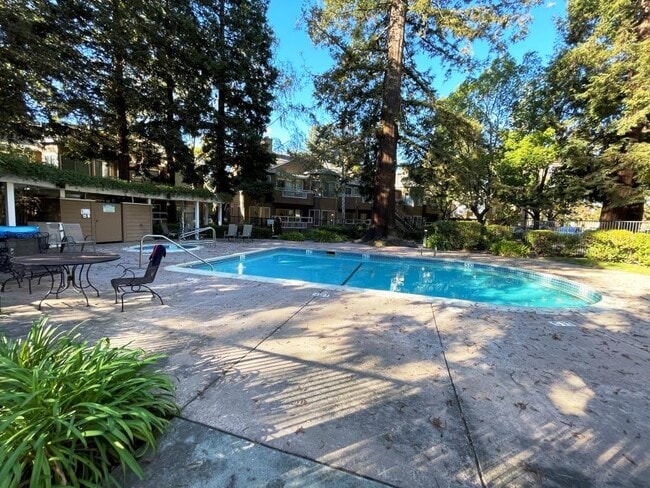 Building Photo - 2546 Alveswood Cir