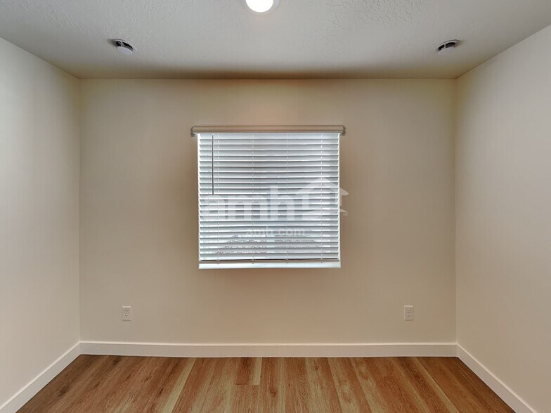 Building Photo - 8942 S John Annie Ln