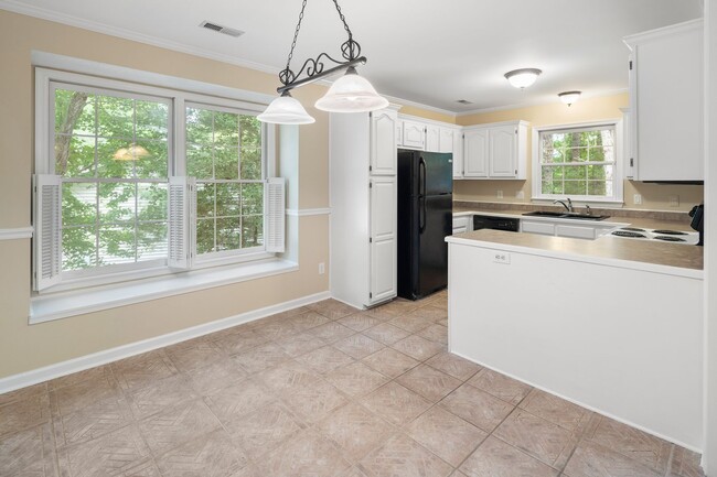 Building Photo - Great House in Southchase