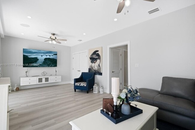 Building Photo - 112 Ave D