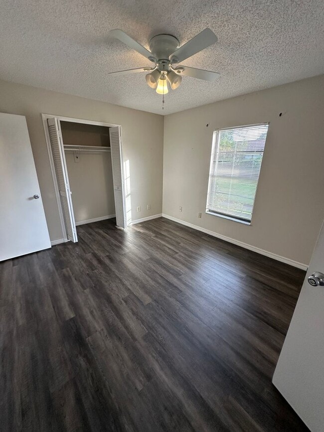 Building Photo - MOVE IN SPECIAL- Lovely 2/2 Duplex Home fo...