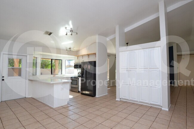 Building Photo - 2409 W Marlboro Dr