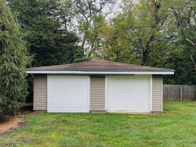 Building Photo - 5 Ridge Rd