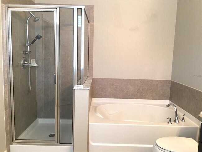 Building Photo - 11873 Verrazano Dr