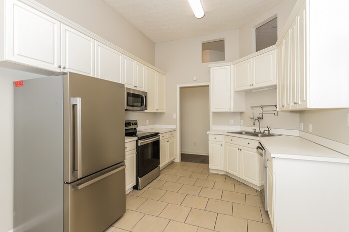 Building Photo - 985 Autumn Ridge Rd