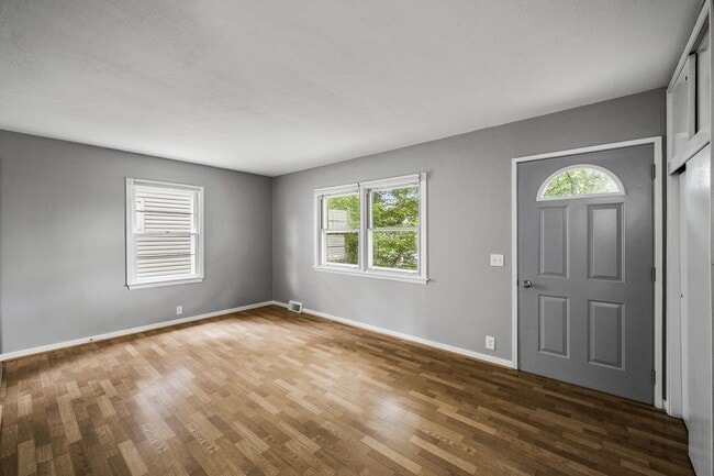 Building Photo - Gorgeous 4BR/2BA Home with Finished Lower ...