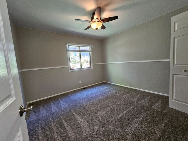 Building Photo - Virginia Village Home New Paint, Carpet, Blinds Backs up to Cherry Creek Trail