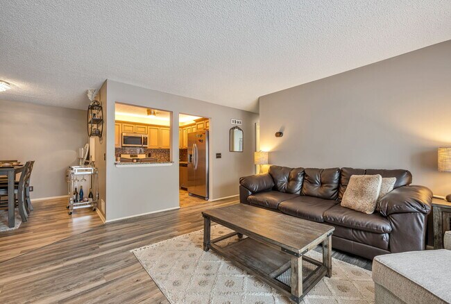 Building Photo - 197 Robertson Way