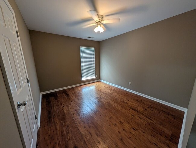 Building Photo - 3BR/2BA Garden Home with Fenced Yard, Great Master Suite
