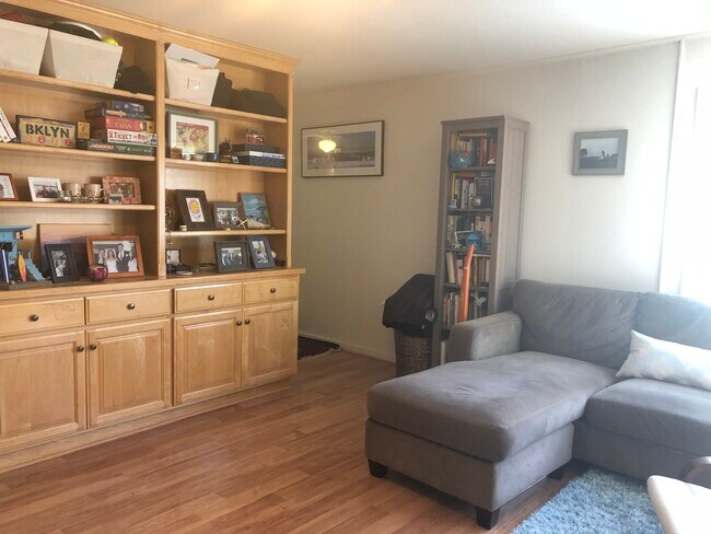 Building Photo - 965 Cowper St