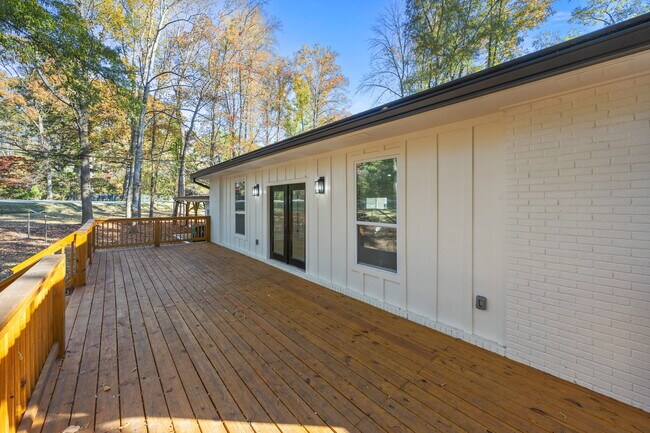 Building Photo - 8625 Cedarbrook Dr