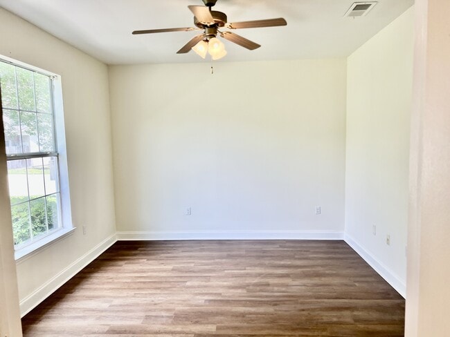 Building Photo - 43225 Creek Cir