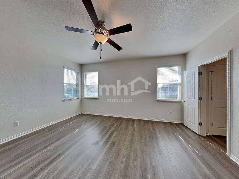 Building Photo - 2718 Meadowood Heights