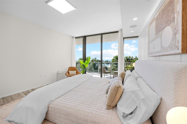 Building Photo - 2200 N Ocean Blvd