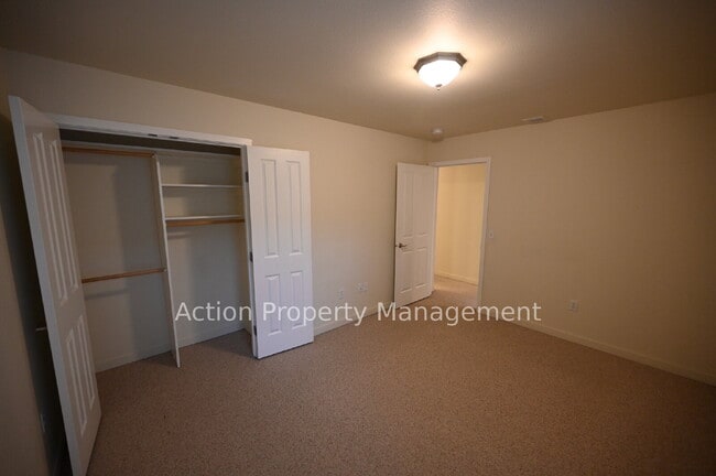 Building Photo - 2 bed, 2 bath, 1 car garage in a 4-plex, in Sequim