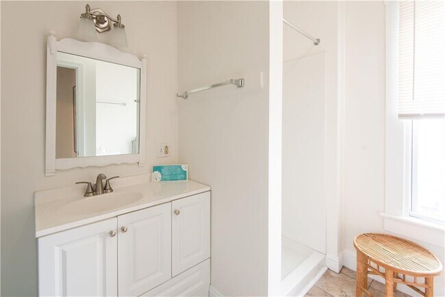 Building Photo - 11 Brewer St