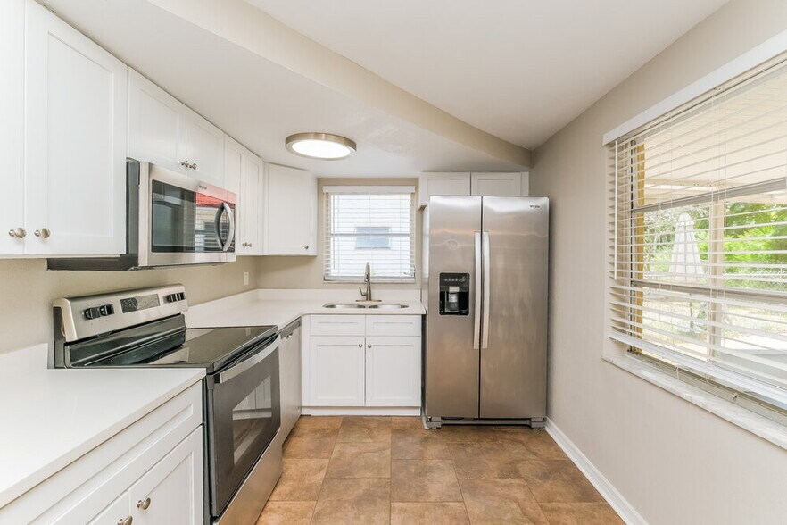 Building Photo - 1327 Dartmouth Dr
