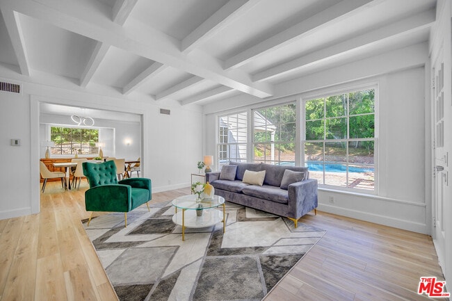 Building Photo - 926 N Alpine Dr