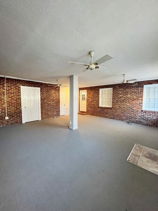 Building Photo - 5 Bedrooms - 3 Full Bathrooms, Brick Ranch...