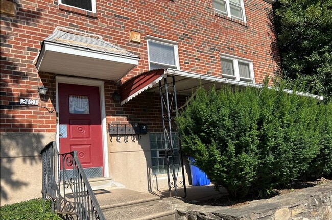 Building Photo - 2101 Hartel Ave