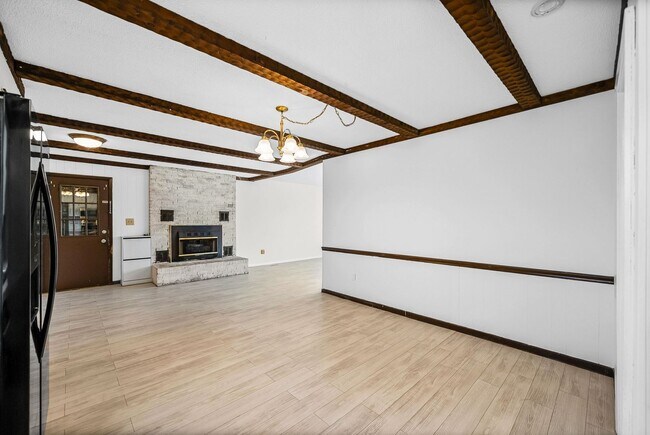 Building Photo - 3 Bedroom 2 Bath Country Home For Rent in Dover!