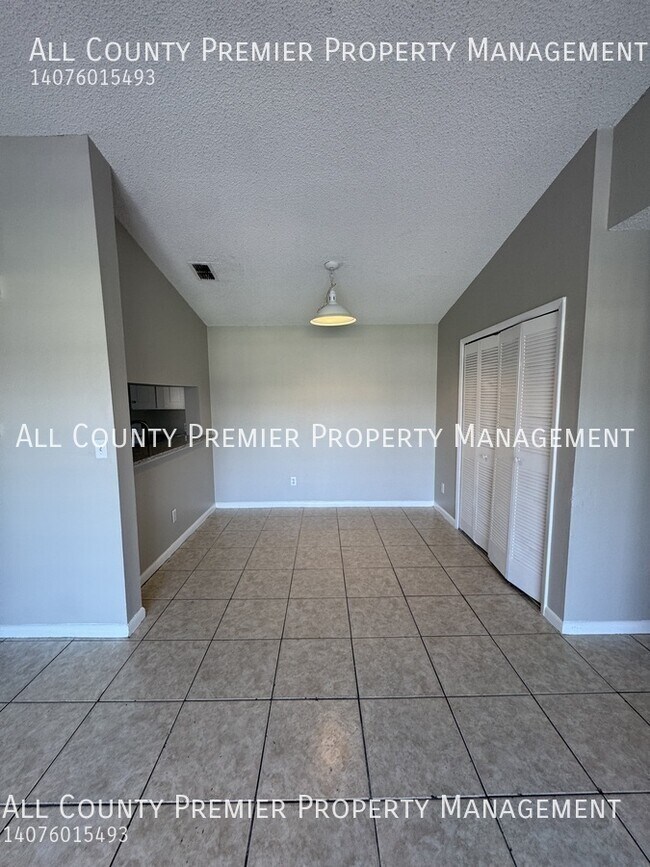 Building Photo - 5231 Via Hacienda Cir