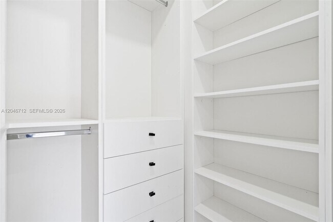 Building Photo - 56 Whitethorn Dr
