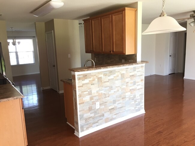 Building Photo - Delightful 4bd/2.5bth home