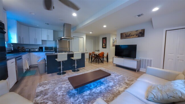 Primary Photo - 10326 Meadow Lake Ln