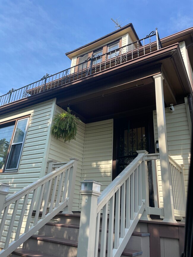 Building Photo - 50 Clarence Ave