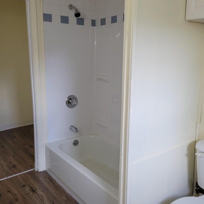 Building Photo - 438 S Powell Ave