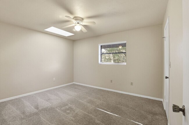 Building Photo - 4 Bedroom, 3 Bath House on 1 Acre in Fox Grove