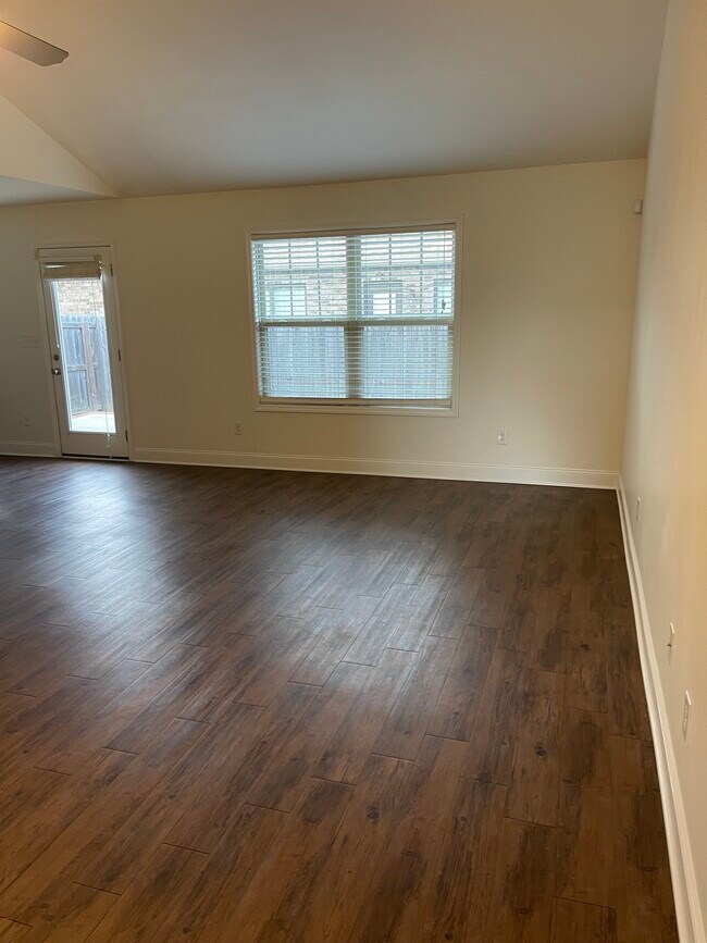 Building Photo - 1511 Joy St SE