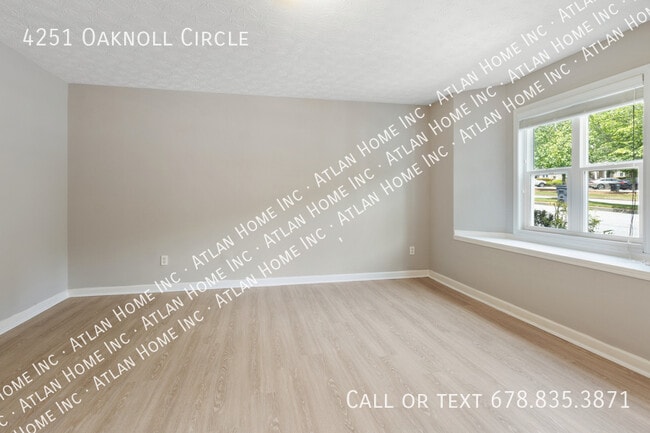 Building Photo - 4251 Oaknoll Cir