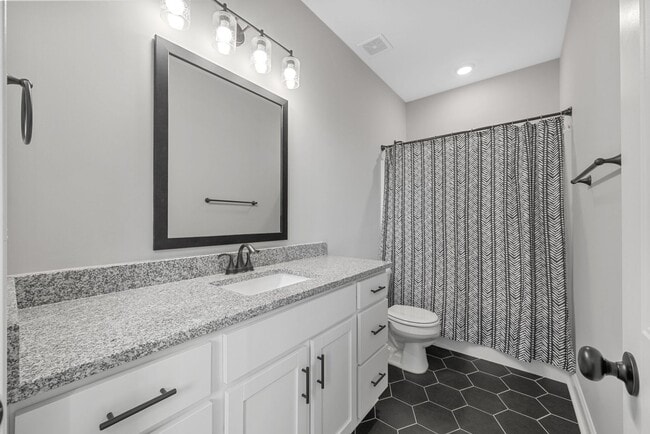 Building Photo - Pet Friendly Four Bedroom with Bonus!
