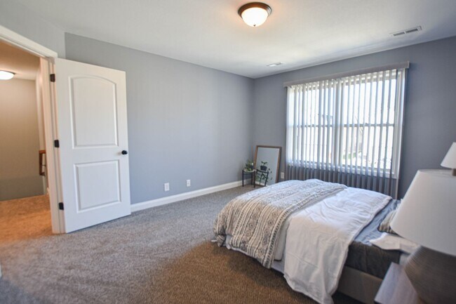 Building Photo - Pet Friendly Three Bedroom!