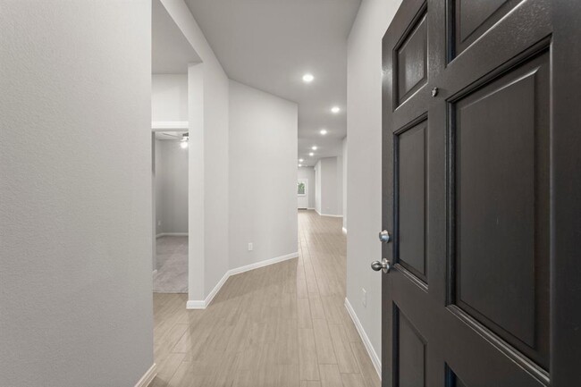 Building Photo - 30839 Boxwood Dr