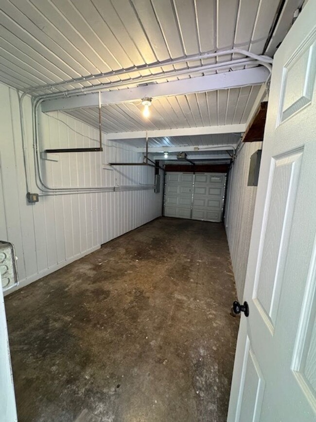 Building Photo - Beautiful West Redding Home with $200 Move...