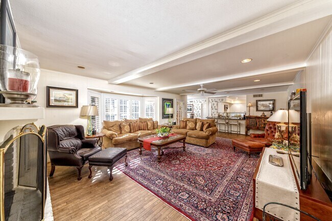 Building Photo - 11407 S Chestwood Dr