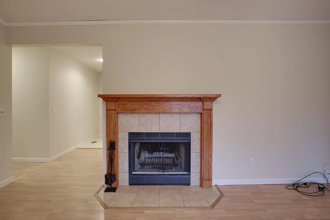 Building Photo - 3003 Valerie Dr