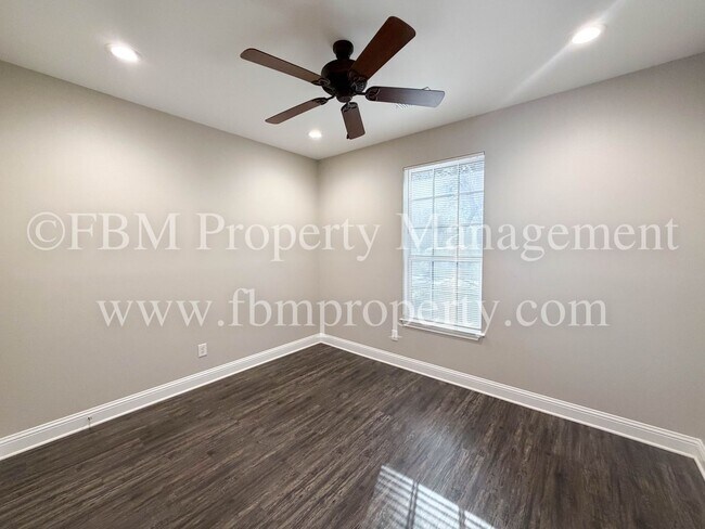 Building Photo - Hidden Creek Apartments, Unit C - 2 Bedroom, 1 Bathroom Beautiful Apartment Home in Ennis, TX! $5...