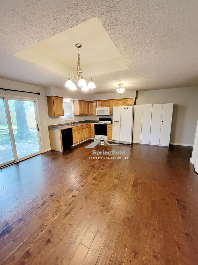 Building Photo - Southwest Springfield - Battlefield Area, ...