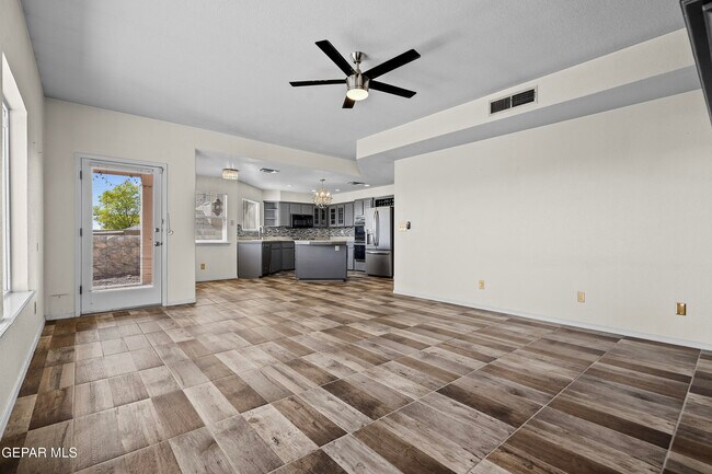 Building Photo - 624 Skydale Dr