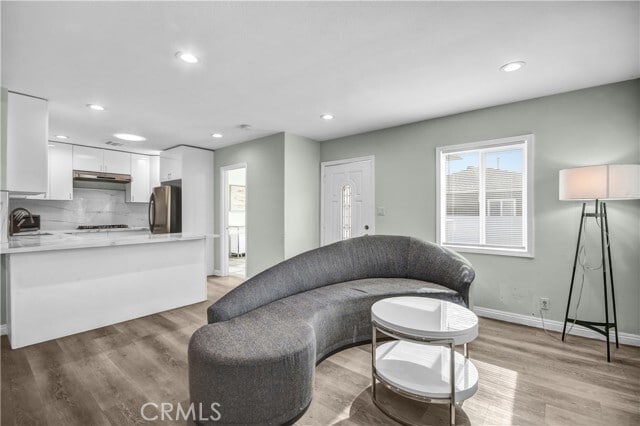 Building Photo - 12811 Oaks Ave