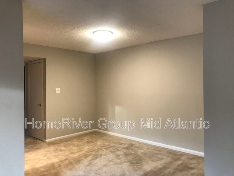 Building Photo - 10212 Bushman Dr